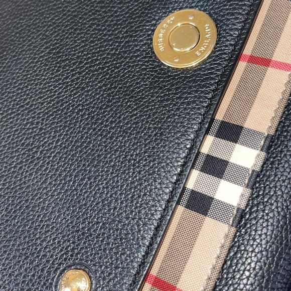 Authentic Burberry Medium Note Leather & Vintage Check Crossbody Bag - Picture 7 of 9